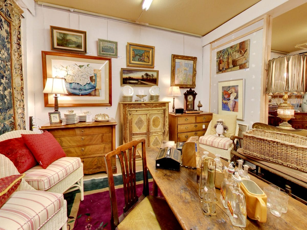 Interior of the Fine Estate, Inc. Estate Showroom Interior of the Fine Estate, Inc. Estate Showroom